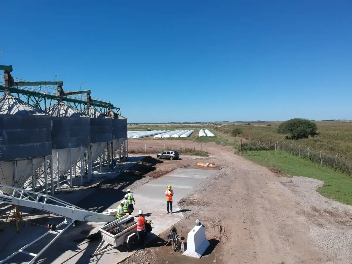 Descarga de Fertilizante — obra civil ejecutada por Agrocivil